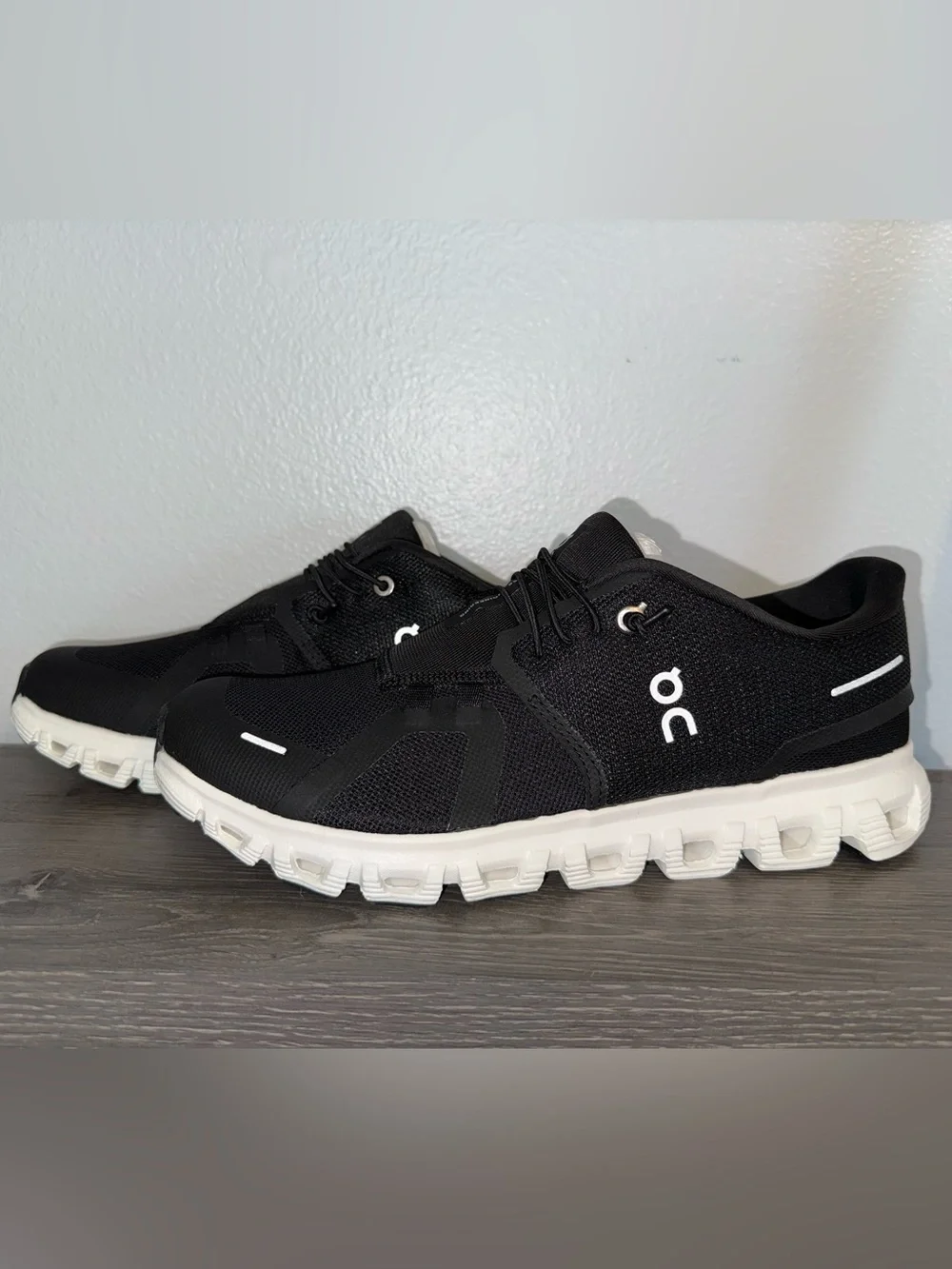 On Cloud 6 Running Men's Black White Athletic Running Shoes 8.5M NIB 10070299